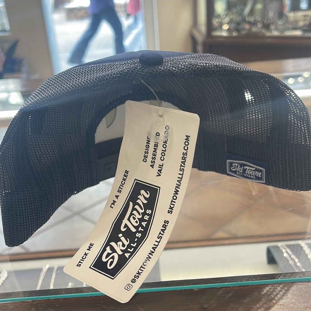 Vail hat - Picture 2 of 4